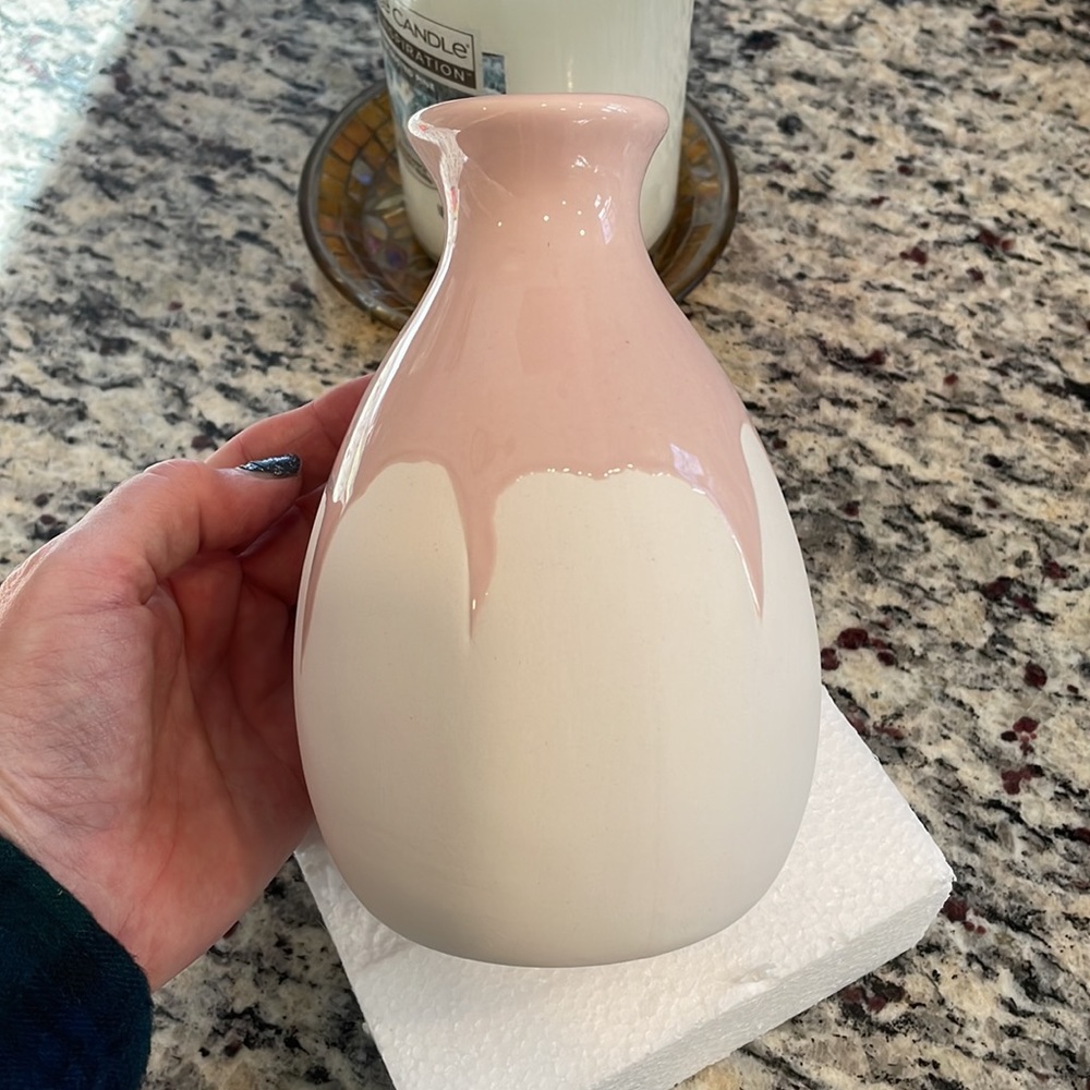 Isaac Mizrahi XO sienna pink ceramic new in box small vase - Picture 4 of 11